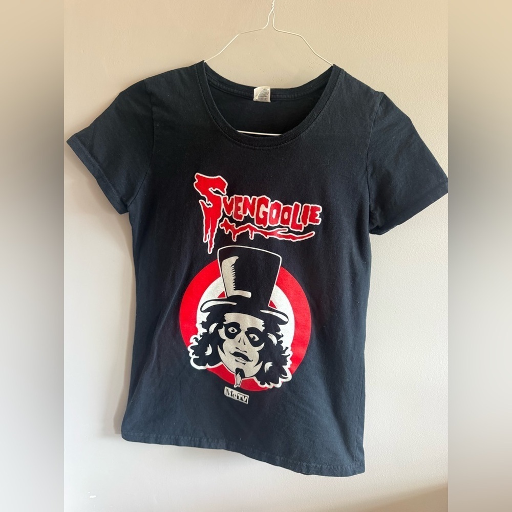 Svengoolie “Official Chicken Thrower” Women’s Tee – Size M